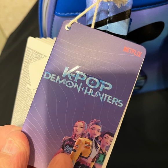 Loungefly Holographic Blue and Purple K-POP DEMOM HUNTERS DERPY TIGER!!! - Picture 8 of 10